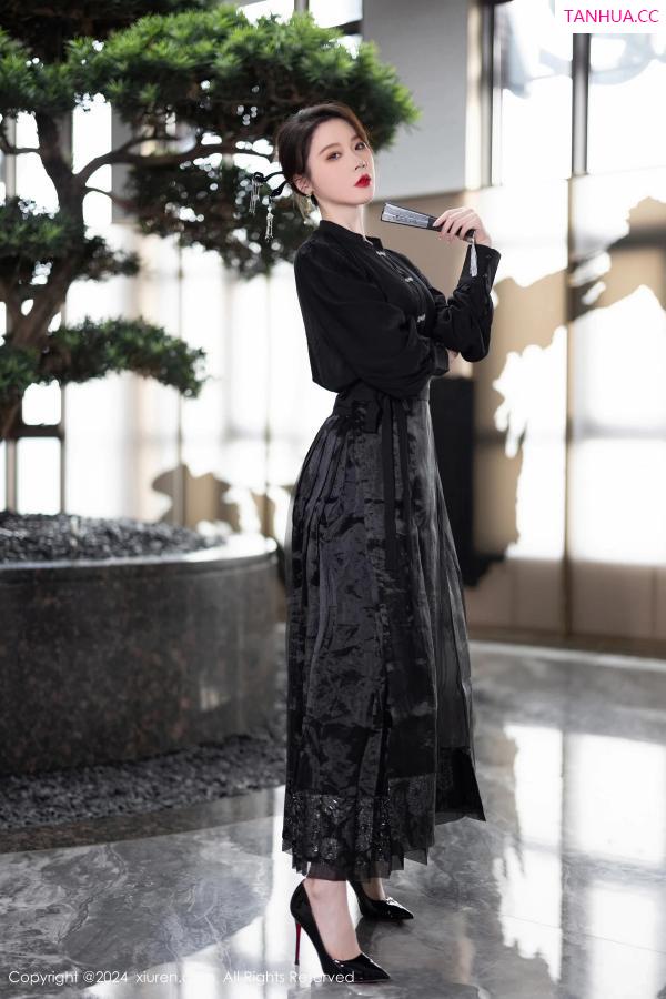 梦心玥  [XiuRen]高清写真图 2024.04.28 No.8465 梦心玥 修长美腿第12张图片